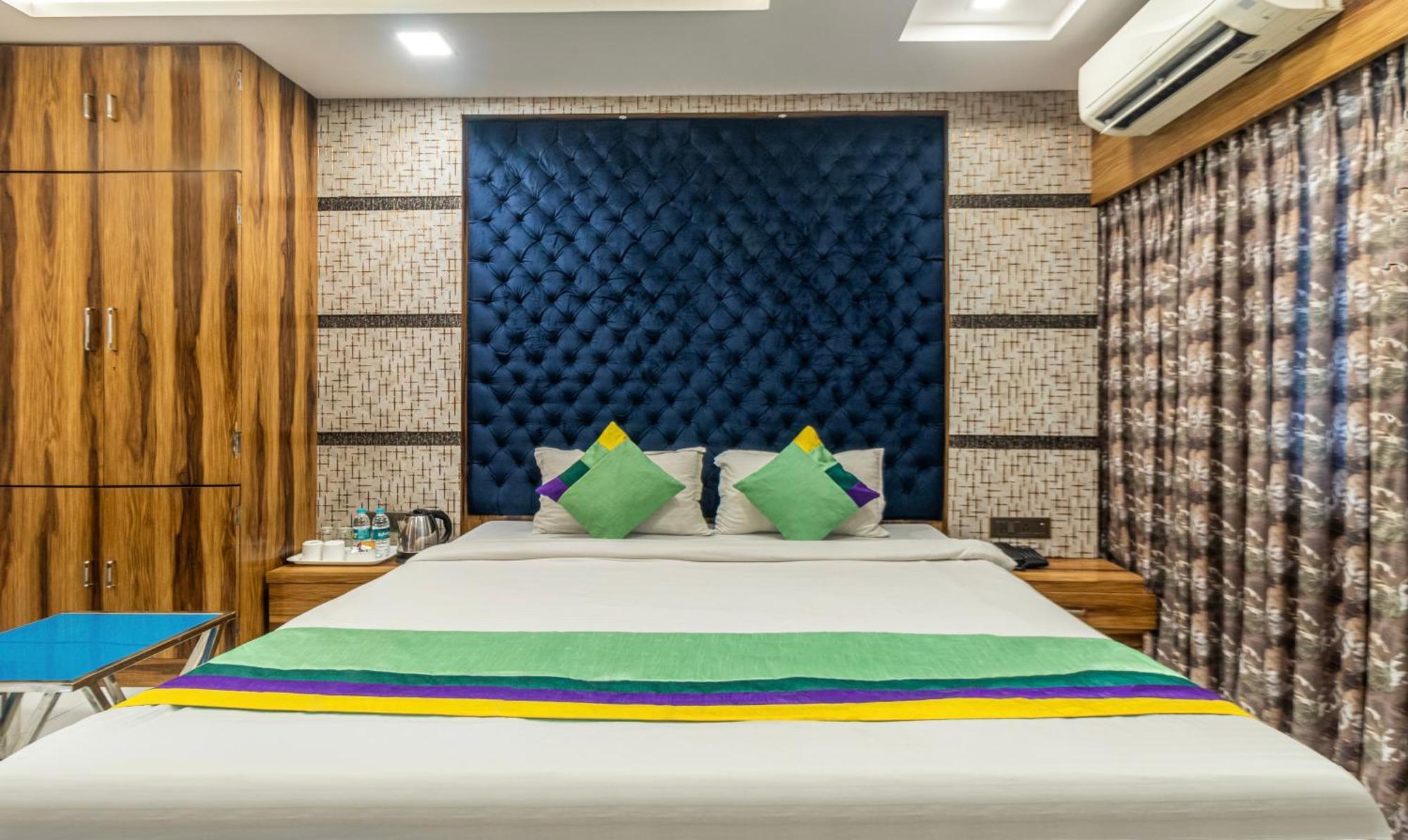 Hotel Orion Crystal Калькутта Экстерьер фото